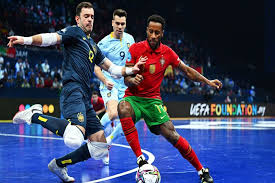 的舞台上展 的舞台上展